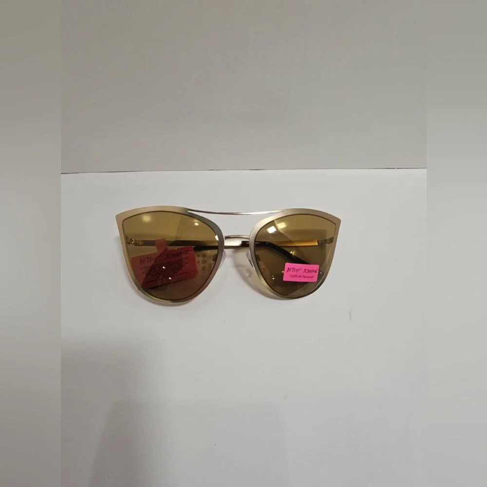NWT Betsey Johnson Gold Cat Eye Sunglasses – Metal Frames with Pink Heart